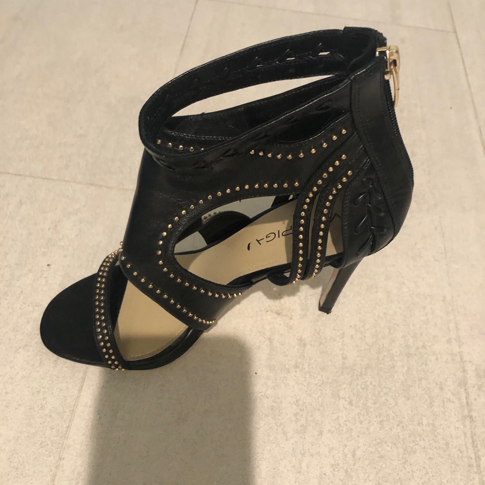 Size 7 M via spica heels